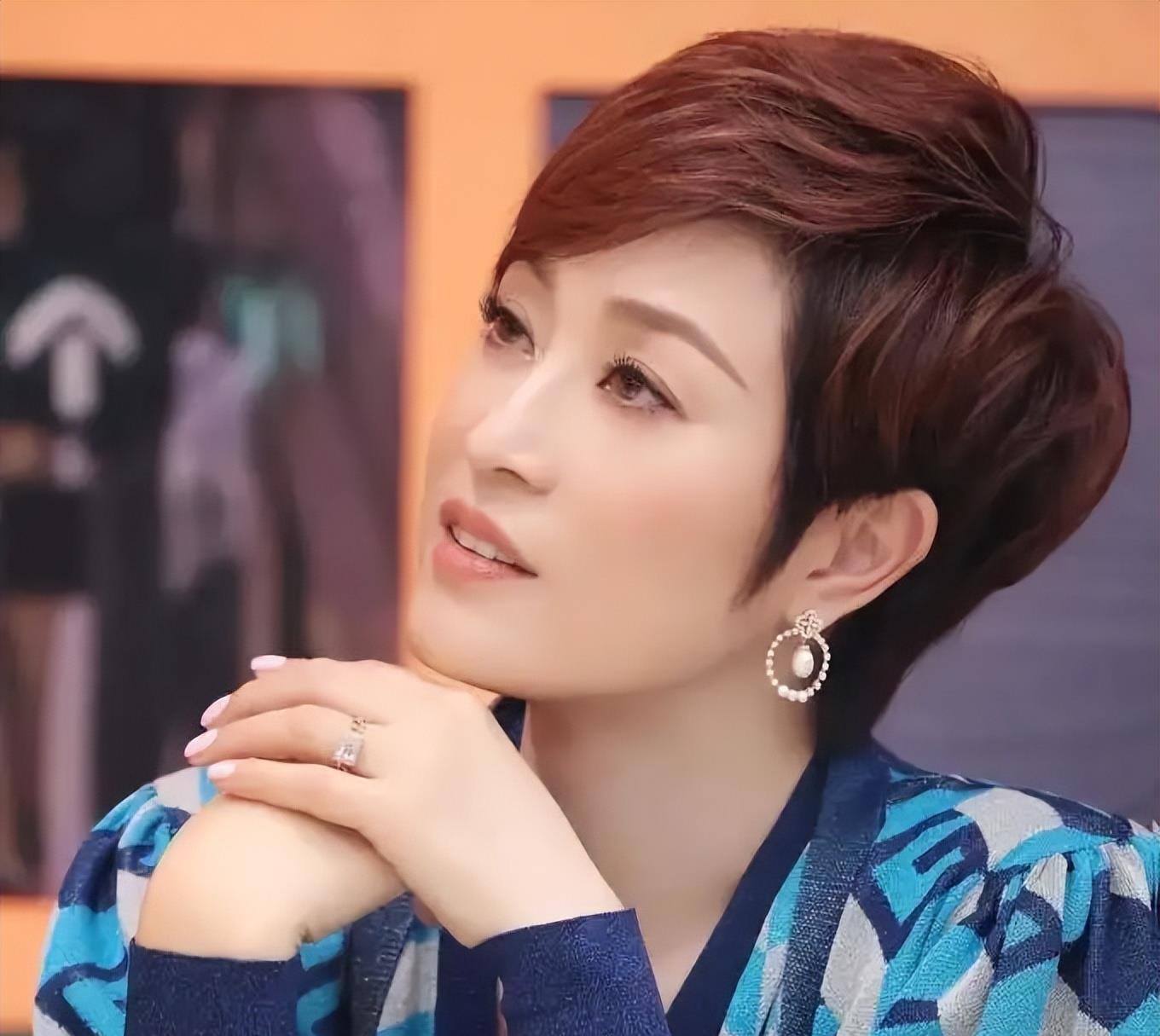 51岁女明星气质_50岁女明星保养_明星最老的女明星